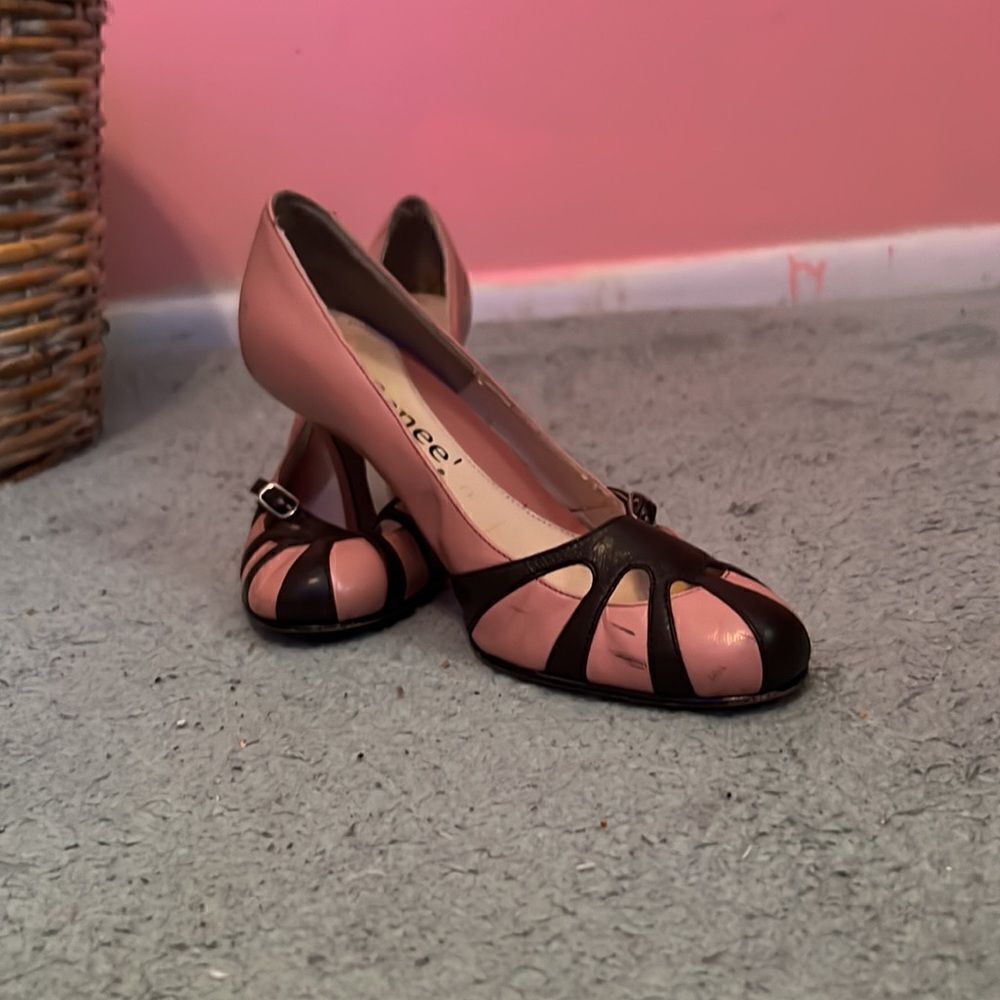 Women Shoes  - Picture 2 of 9